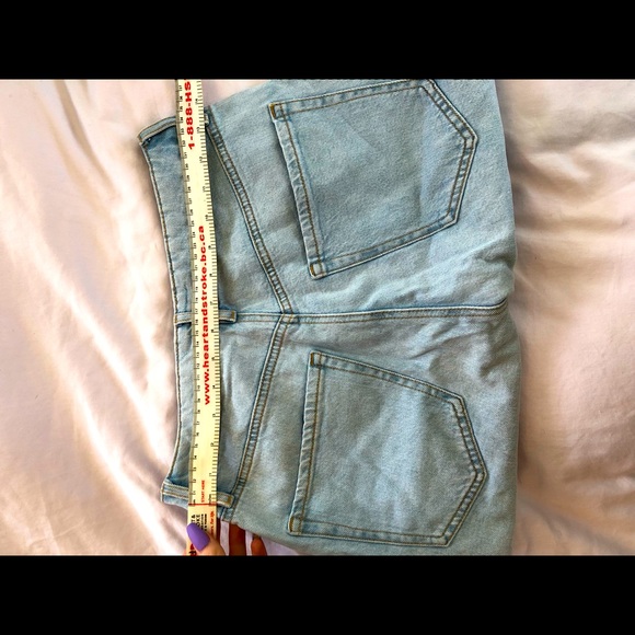 Perfect Mid Length Light Wash Jean Short - Picture 12 of 12
